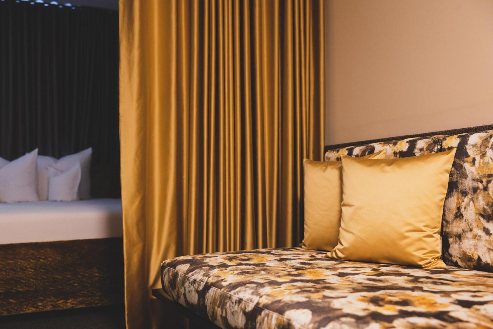 Hotel Gasthof Kreuz Sonntag ภายนอก รูปภาพ