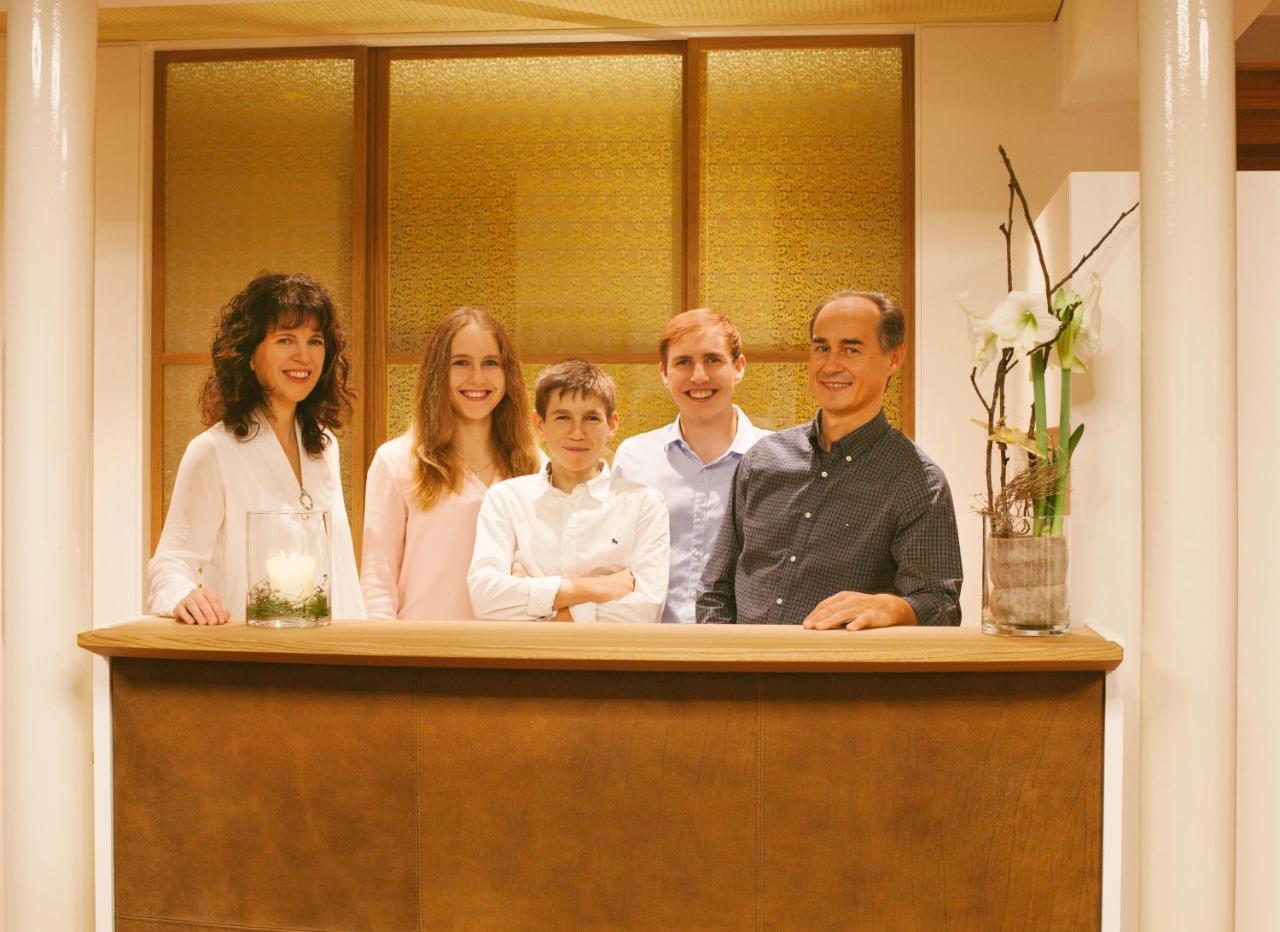 Hotel Gasthof Kreuz Sonntag ภายนอก รูปภาพ